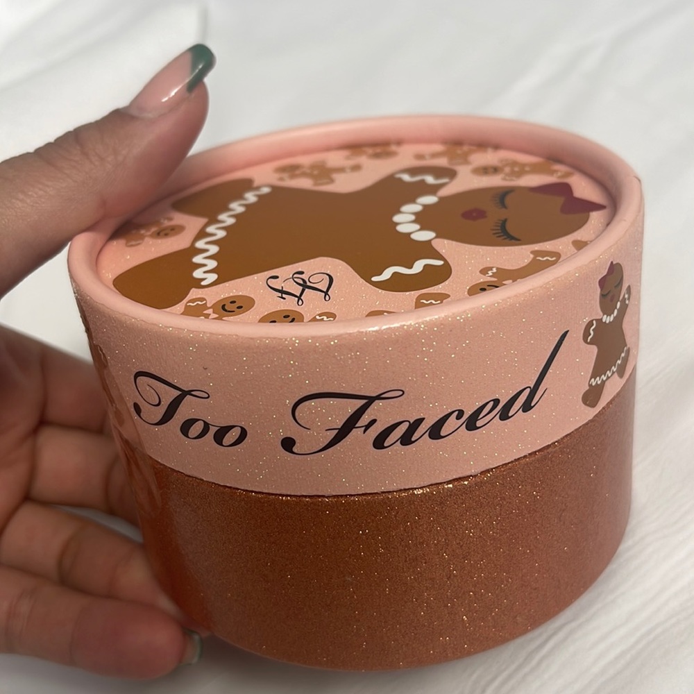Too Faced Kissable Body Shimmer